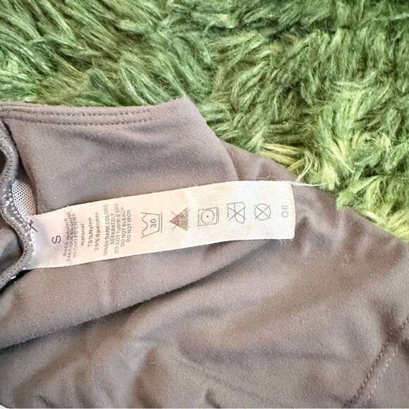 Gray Crop sports Top - Picture 3 of 3